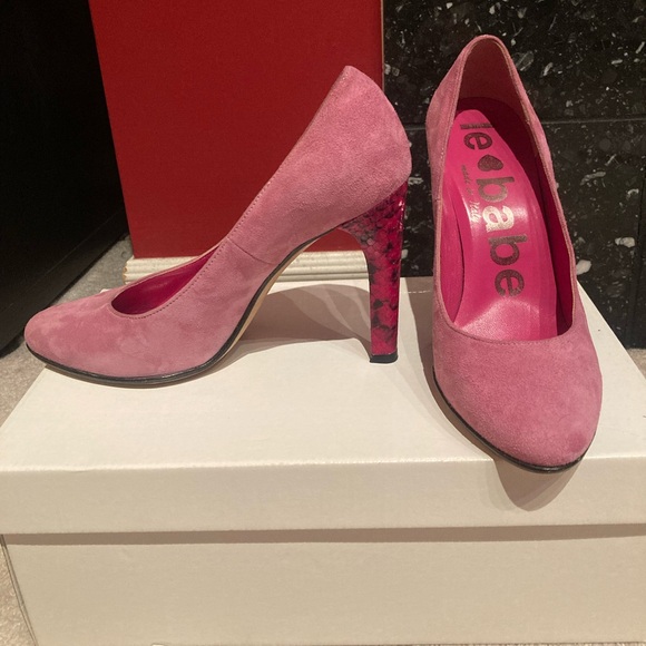le ❤️ babe | Made in Italy, Suede Powder Pink Pump - Picture 2 of 6